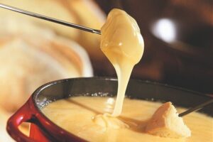 Culinary Tour from Zurich with Traditional Swiss Cheese Fondue Dinner - Lindt Home of Chocolate in Kilchberg: why this stop works (and where it doesn’t)