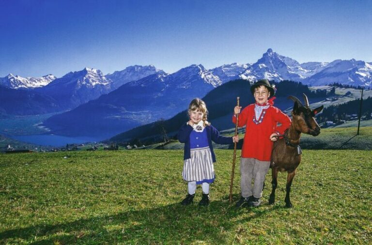 From Zurich: Bus Day Trip to Heidiland and Liechtenstein - Rapperswil’s Old Town and medieval castle: your first true Swiss hit