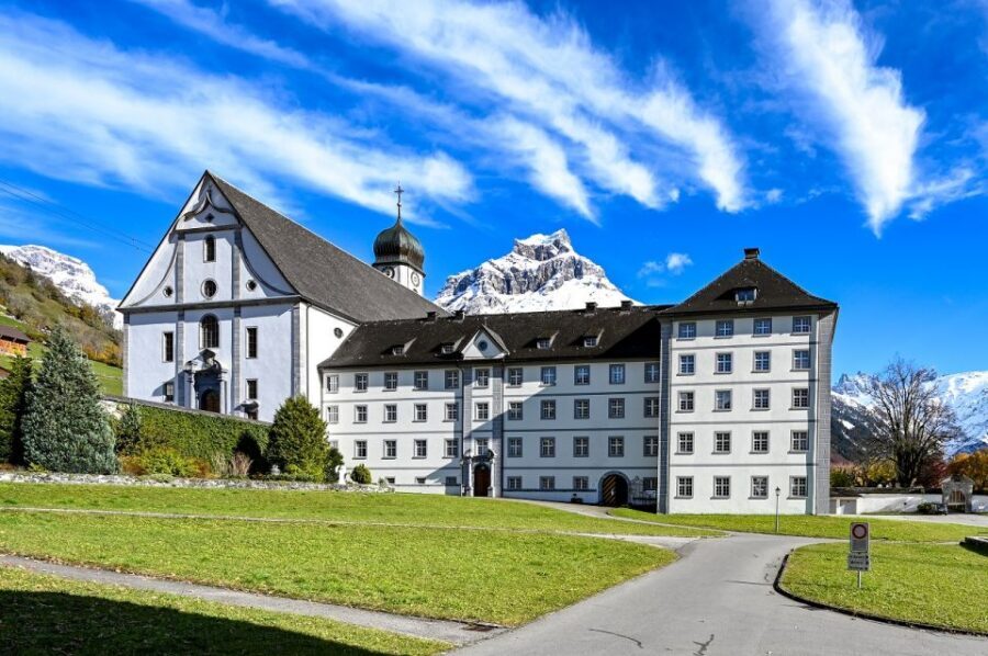 From Zurich: Lucerne and Engelberg Full-Day Tour - From Zurich Sihlquai to Lake Lucerne: the scenic coach start