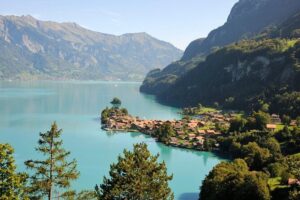 Grindelwald, Interlaken & Lauterbrunnen Day Trip from Zurich - Interlaken in 50 minutes: quick town vibe and easy viewpoint scouting