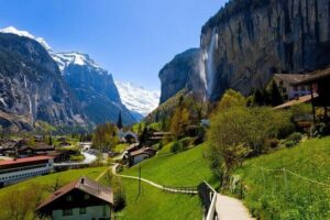 Grindelwald, Lauterbrunnen Lungern Interlaken Semi-Private - Stop 1 in Zurich: pickup plus a quick viewpoint break at Owi Land