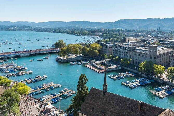Lake Zurich boat tour for an afternoon ! - Enge harbour and the Lion statue: a quick landmark that anchors the route