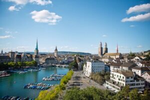 Zurich: Highlights Walking Tour with a Local Guide - The Lakeshore Stroll: Harbor Views and the City’s Best Angles