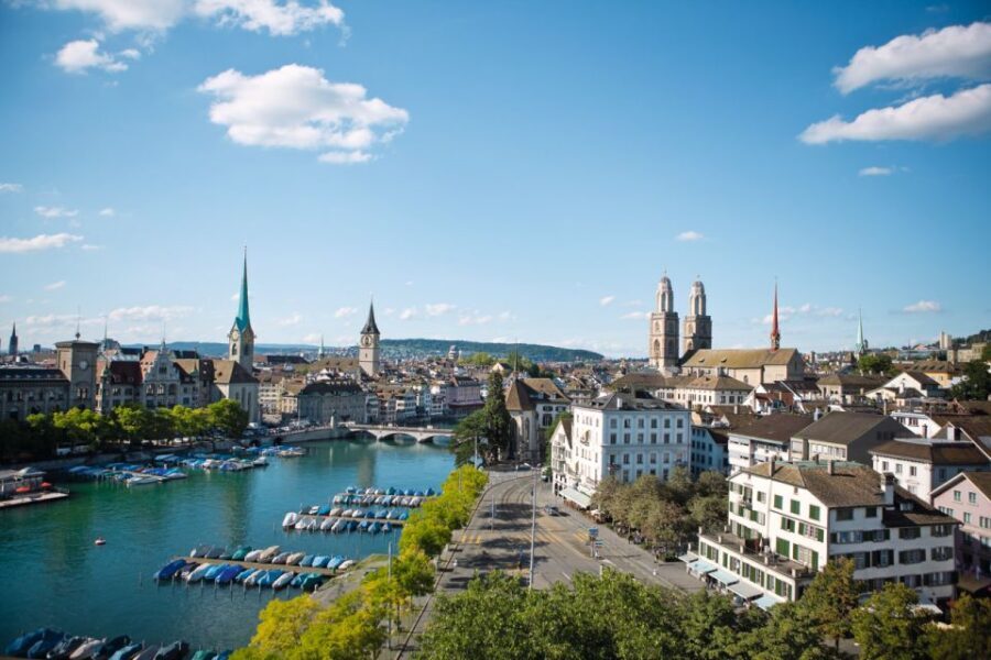 Zurich: Highlights Walking Tour with a Local Guide - Two Hours, With Photo Breaks and Real Stopping Points