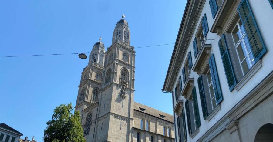Zurich in the Mirror of the Past: Self-Guided Audio Tour - Walking into big addresses: Paradeplatz and Bahnhofstrasse