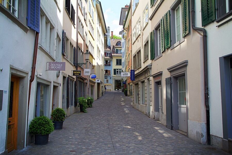 Zurich - Old Town Private Walking Tour - Why This Private Zurich Old Town Walk Makes Sense