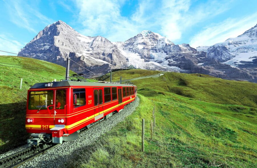 Zurich: Private tour to Interlaken, Grindelwald & Jungfrau - Interlaken on your schedule: Höheweg stroll and lake-town charm