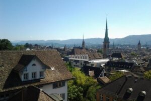Zürich Private Walking Half-Day Trip with optional Lake Cruise - Bahnhofstrasse to Paradeplatz: the wealth map of central Zurich